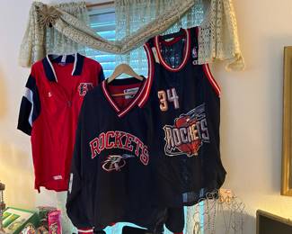 Vintage tickets attire