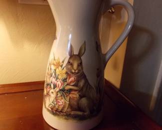 Rabbit pitcher