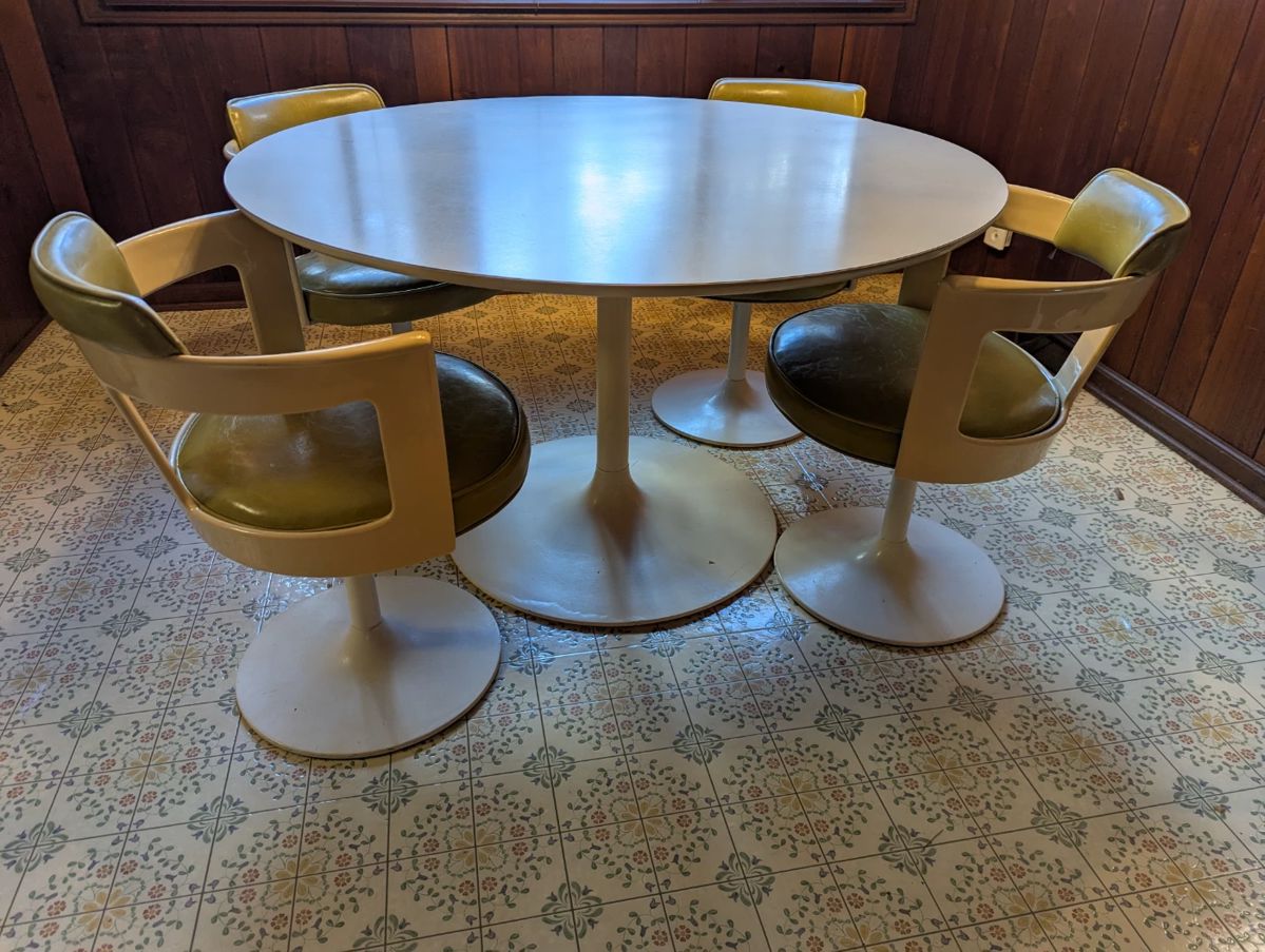 Daystrom Dinette Set - Mid Century Modern - Tulip Table w/ Swivel  Chairs