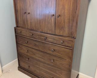 Drexel Gentlemen's Chest of Drawers