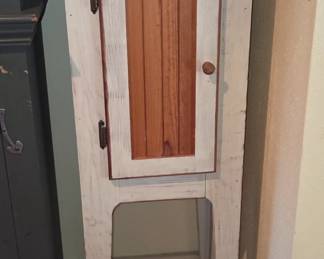 Jelly cabinet style storage 