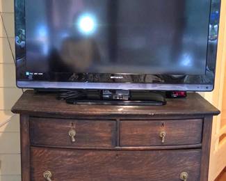 Antique American victorian tiger wood bow front dresser