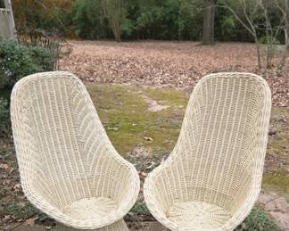 Egon Eiermann style high back woven rattan wicker chairs. Vintage pedatal eggs chair.