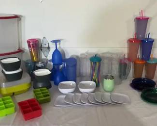 Assorted kitchenware 