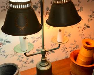 Metal double task lamp with eagle