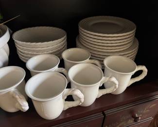 $90 - Tuscan white china Atiminuo set for 6 - 24 pieces 