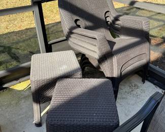 $90 - set of 4 stackable adirondacks & 2 side tables 