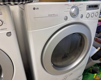 $550 - washer & dryer Samsung on risers 