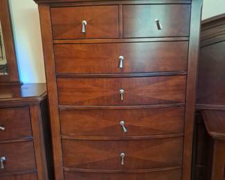 $180 - Grand Designs tall chest 