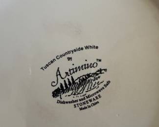 $90 - Tuscan white china Atiminuo set for 6 - 24 pieces 