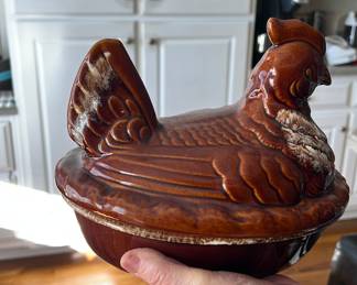Vintage Hull Pottery Sitting Hen