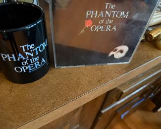 Phantom Opera Mug/CD's