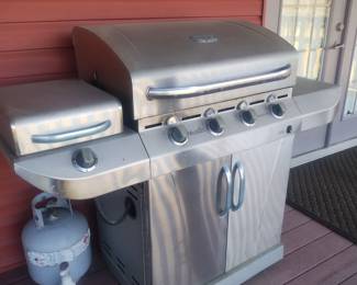 Super nice outdoor grill 