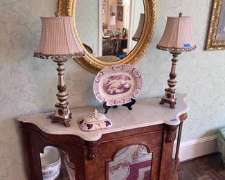 Mirrored burlwood console with marble top, pair of lamps, mirror, porcelain