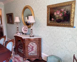 Mirrored burlwood console with marble top, pair of lamps, mirror, porcelain, oil paintings