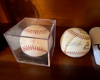 Signed baseballs - Atlanta Braves Dale Murphy