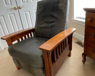 oak & leather Mission style recliner