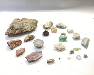 RAW GARNET, GEMSTONES AND MINERALS LITTLE PINE GARNET RAW STONE, QUARTZ, JASPER, AGATE, AND MORE