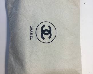 VINTAGE CHANEL CLASSIC DOUBLE FLAP QUILTED LAMBSKIN MEDIUM BLACK BAG