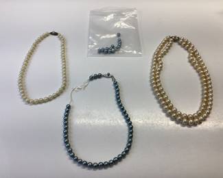 3 VINTAGE PEARL NECKLACES, SILVER TONE CLASPS TWO NEED REPAIR , 3 PEARL NECKLACES, SILVER TONE CLASPS TWO NEED REPAIR