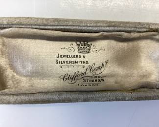 ART DECO 15K ROSE GOLD & PLATINUM STICK PEN THIS EARLY 20TH CENTURY PIECE FEATURES A 7MM PLATINUM OPEN CIRCLE WITH 12 OLD CUT DIAMONDS 61MM LONG 15K ROSE GOLD PIN WITH STYLISH TWIST 1.21 TOTAL GRAMS