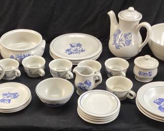 PFALTZGRAFF YORKTOWNE STONEWARE SET NO SHIPPING PICKUP ONLY