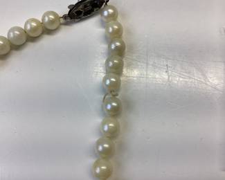 3 VINTAGE PEARL NECKLACES, SILVER TONE CLASPS TWO NEED REPAIR , 3 PEARL NECKLACES, SILVER TONE CLASPS TWO NEED REPAIR