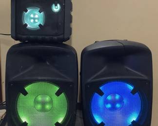 PAIR OF ION AUDIO PRO GLOW 1500 HIGH POWER PORTABLE BLUETOOTH PA SPEAKERS & ION AUDIO GAME DAY LIGHTS PORTABLE BLUETOOTH SPEAKER MID-RANGE SPEAKER ON 1 ION SPEAKER NEEDS REPLACING, CRACK AT THE TOP OF 1 SPEAKER NO SHIPPING PICKUP ONLY