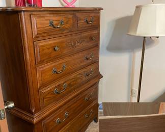 Keller chest of drawers