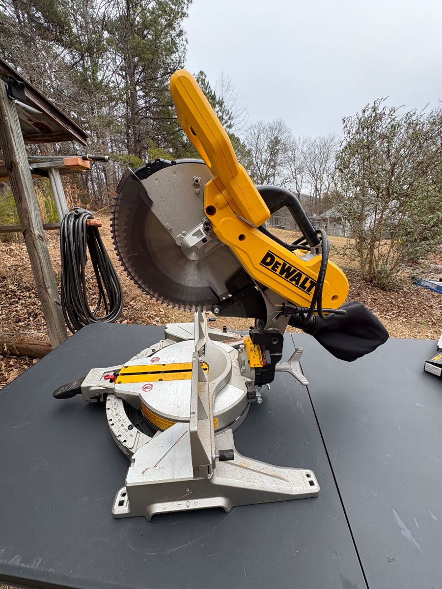 DeWalt Double Bevel Compound Miter Saw