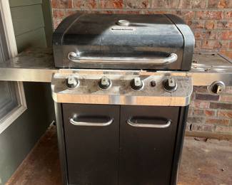 Grill with griddle pan