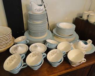 What a wonderful china set this one is