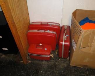 Four piece red Samsonite Vintage luggage set