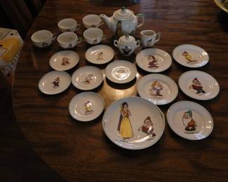 1937 Snow White and the Seven Dwarf child's playset