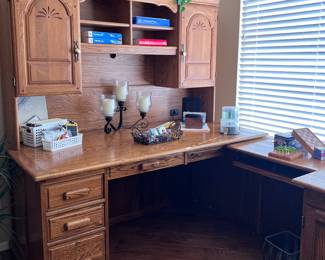 Office Desk w Hutch and Storage