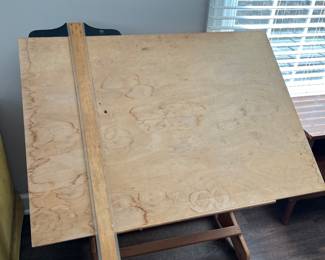 Drafting desk