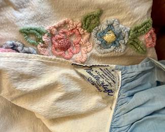 Beautiful Vintage Cabin Crafts Needle Tuft Bedspread