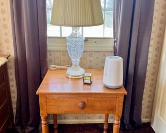 Beautiful Birdseye Maple End Table w/Drawer, Glass Lamp