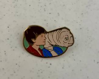 VINTAGE 1982 UNIVERSAL STUDIO'S E.T. EXTRA TERRESTRIAL ENAMEL PIN