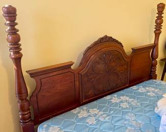 Antique full sized bed