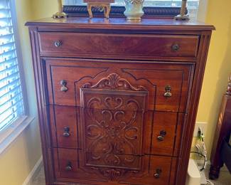 Lovely woodwork detail antique chest of drawers