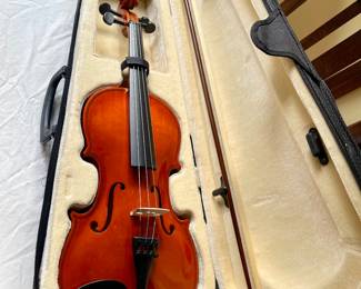 Student violin with case