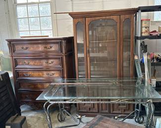 Dresser
China cabinet
Glass top table