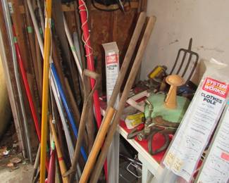many hand yard tools
