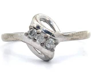 Natural Diamond Three-Stone Ribbon Ring in White Gold