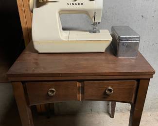 Singer Creative Touch Fashion Machine 1036 with wood cabinet