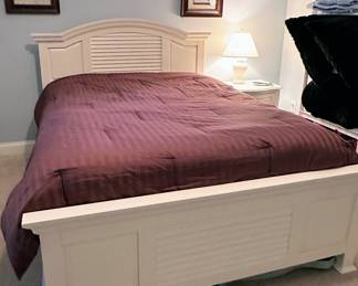 Cottage Traditions Style Wooden Panel Queen Bed