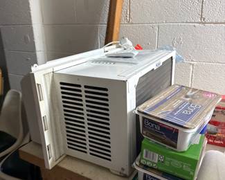 window unit AC air conditioner. like new