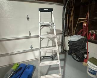 Husky Foot Aluminum Step Ladder with Utility Shelf