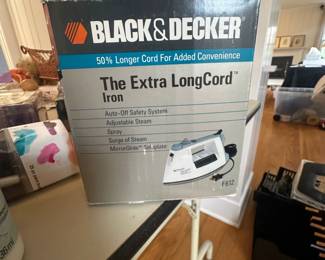 Black Decker The Extra LongCord Iron second image